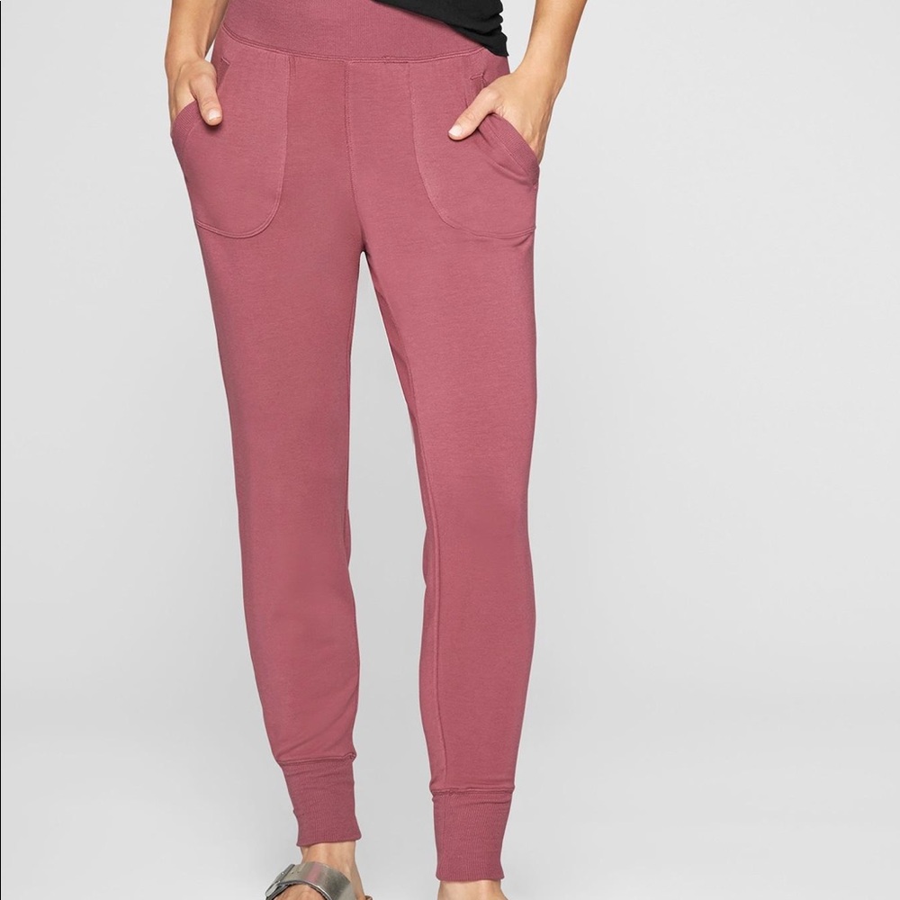ATHLETA Restore Jogger in Crushed Berry